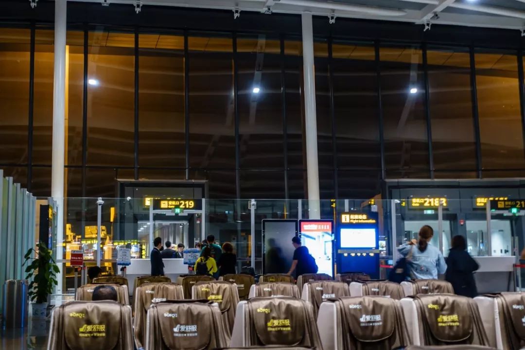 南航最怕什么投诉,南航的公务舱休息室吃饭免费吗