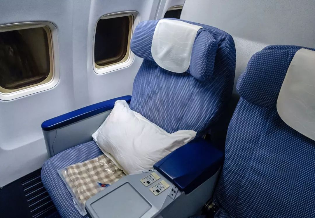 南航最怕什么投诉,南航的公务舱休息室吃饭免费吗