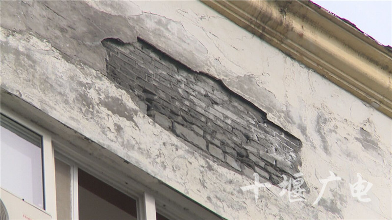 旭日家园七楼墙体脱落,旭日家园外墙脱落