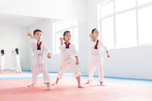 陪孩子做作业又气又笑,教孩子做作业气得心肌梗死