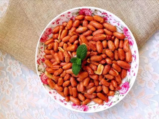 炒花生不要先放油又脆又香,炒花生前要浸水吗