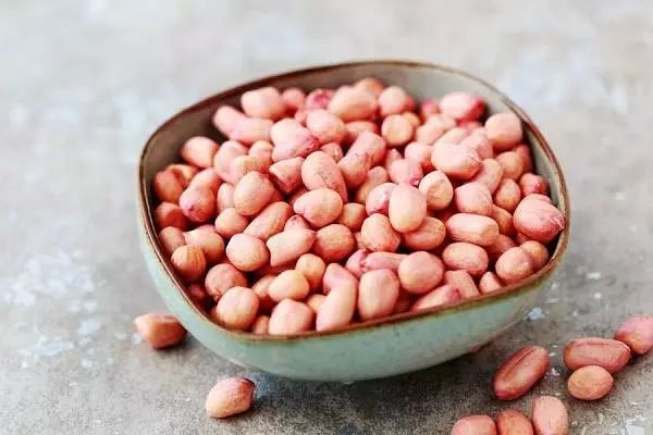 炒花生不要先放油又脆又香,炒花生前要浸水吗