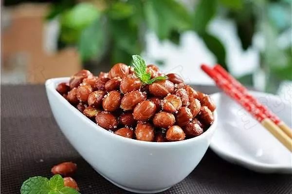 炒花生不要先放油又脆又香,炒花生前要浸水吗