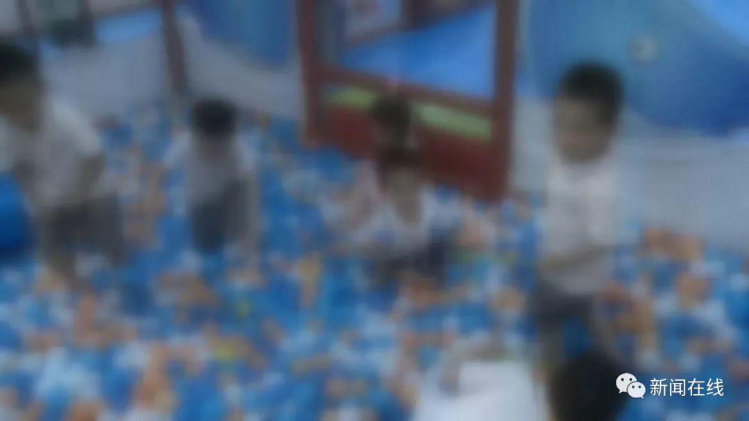 五岁男童在幼儿园骨折,三天后才被家长发现,孩子:被老师扯去罚站撞上墙壁