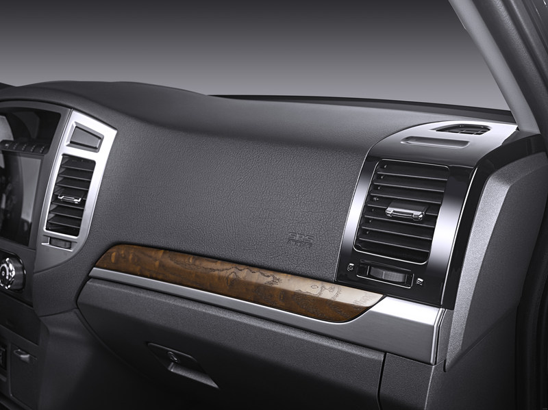 2020款三菱帕杰罗v973.8顶配版,2020款三菱帕杰罗3.0自动舒适版