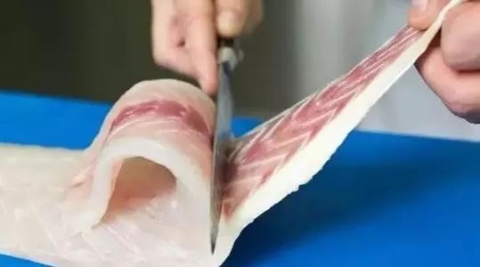 吃完这种菜,男子突然眼珠发黄,尿色如豆油!很多食物能吃出这个病,夏天千万注意...