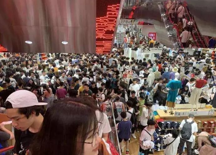 优衣库kaws为什么受欢迎,优衣库x和kaws哪个好用