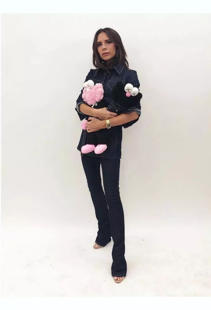 优衣库kaws为什么受欢迎,优衣库x和kaws哪个好用