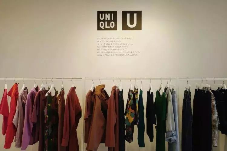 优衣库t恤哄抢,抢购衣服优衣库