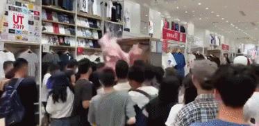 心理课│那些疯抢优衣库的人隐藏着什么心理效应?