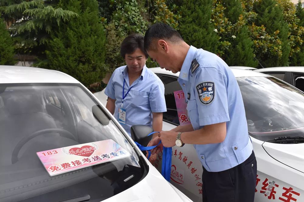 云南坚守17年爱心送考,丽江献爱心