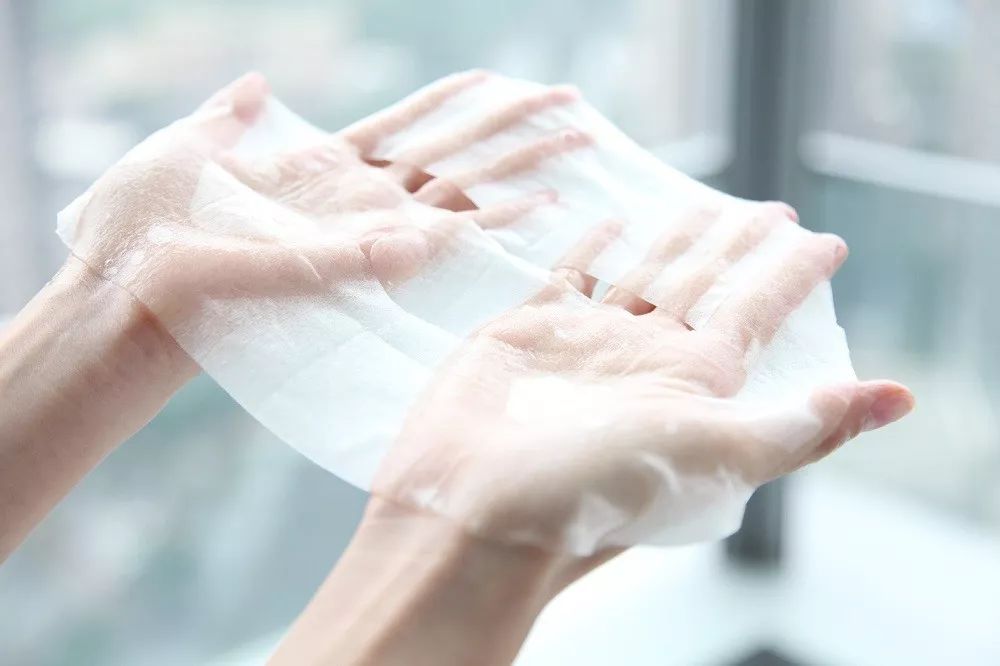 51岁“人间*物尤**”一夜爆红!看完她这张图,200w网友惊呼:我又恋爱了