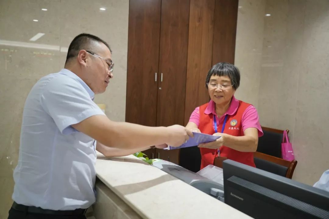 你见过这样的诉讼服务中心吗？颜值高智力爆棚还提供全天候服务