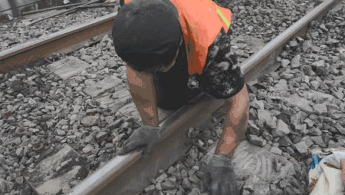 给高铁洗澡一共需要几步,给机车洗澡需要注意什么