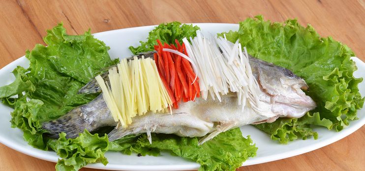 吃完这种菜,男子突然眼珠发黄,尿色如豆油!很多食物能吃出这个病,夏天千万注意...