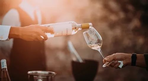 DFS给你讲最甜蜜的故事，试吃折扣还送礼，什么都不缺就缺你