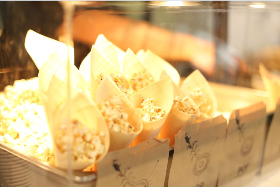 DFS给你讲最甜蜜的故事，试吃折扣还送礼，什么都不缺就缺你