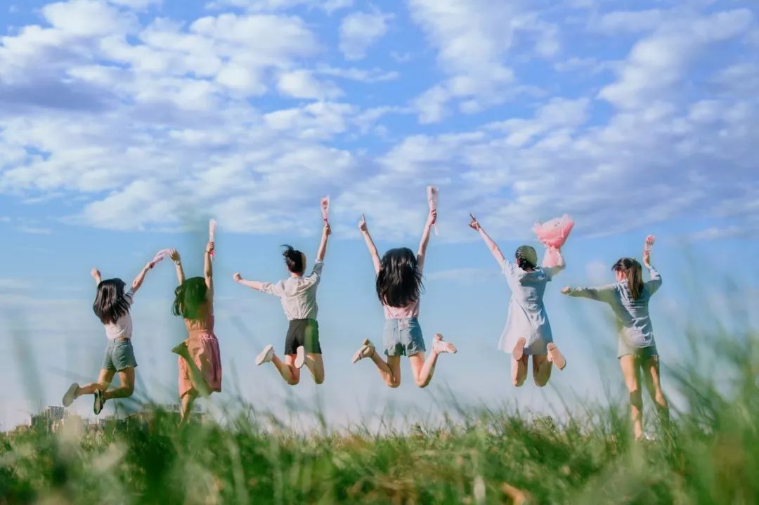 怎么拍出来的毕业照才好看,毕业了拍毕业照怎样好看