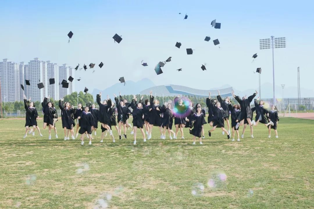 怎么拍出来的毕业照才好看,毕业了拍毕业照怎样好看