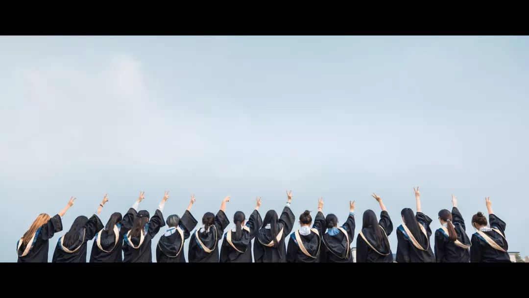 怎么拍出来的毕业照才好看,毕业了拍毕业照怎样好看