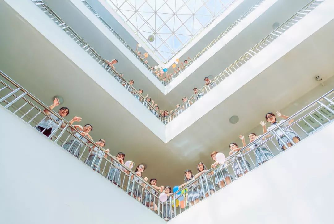 怎么拍出来的毕业照才好看,毕业了拍毕业照怎样好看