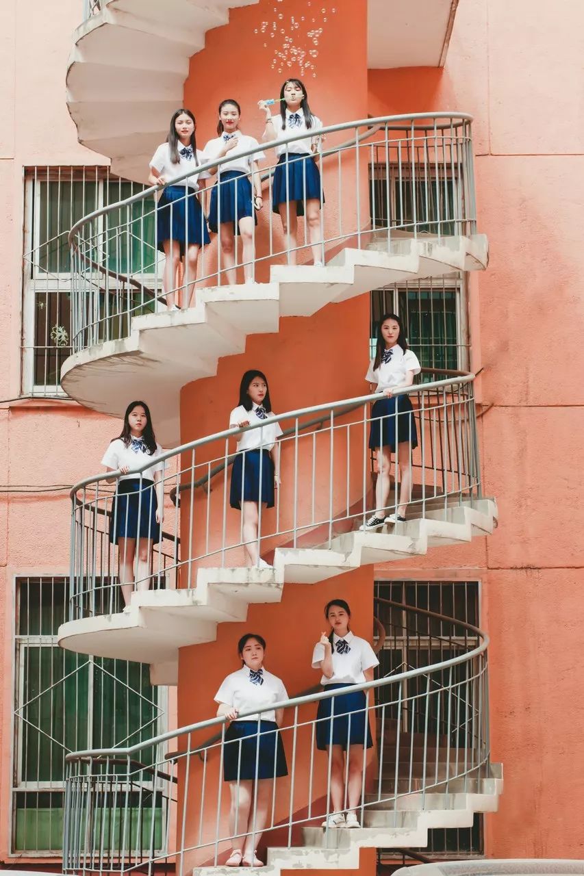 怎么拍出来的毕业照才好看,毕业了拍毕业照怎样好看