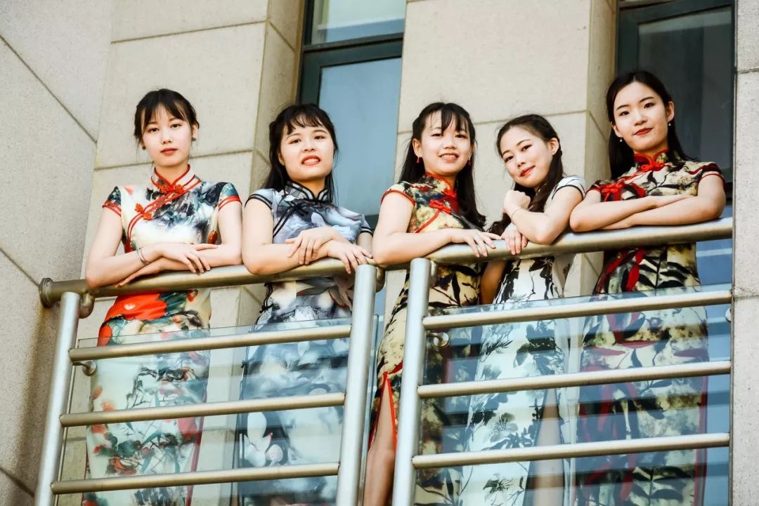 怎么拍出来的毕业照才好看,毕业了拍毕业照怎样好看