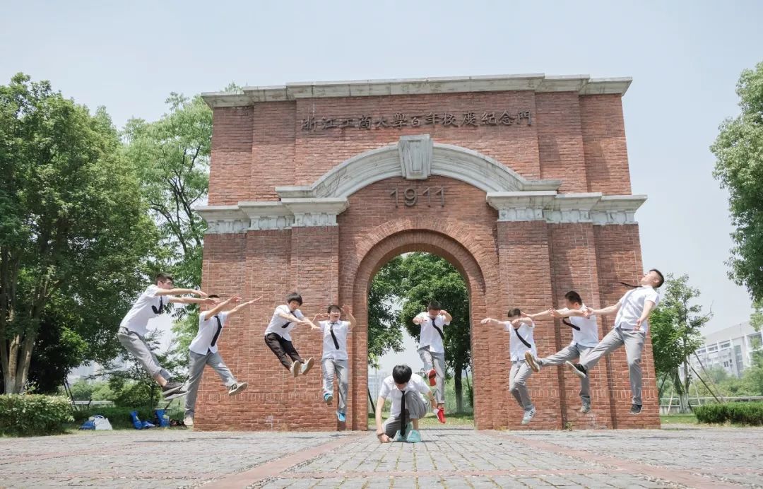 怎么拍出来的毕业照才好看,毕业了拍毕业照怎样好看