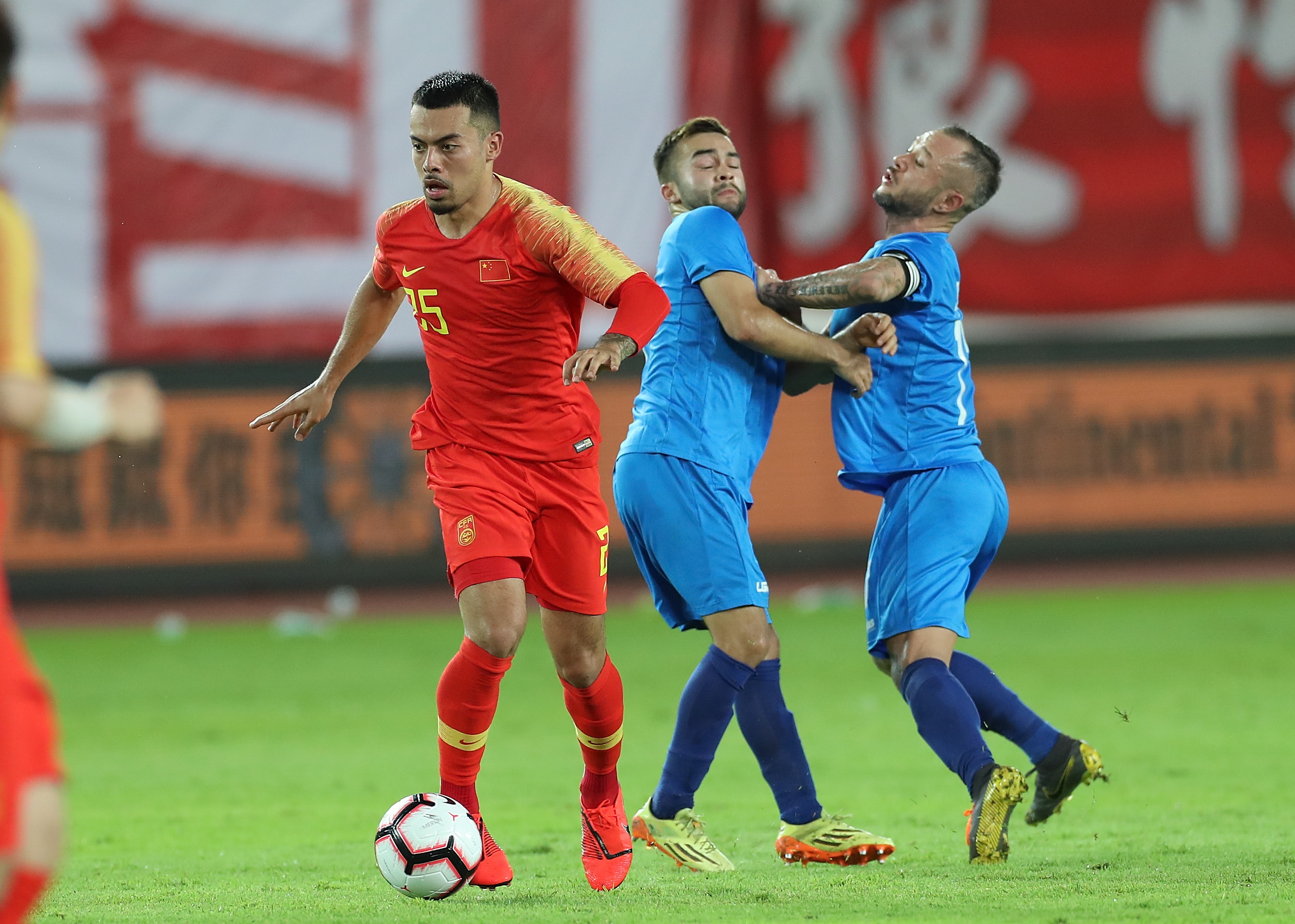 中国足球对战菲律宾首发照片,中国与菲律宾足球比赛