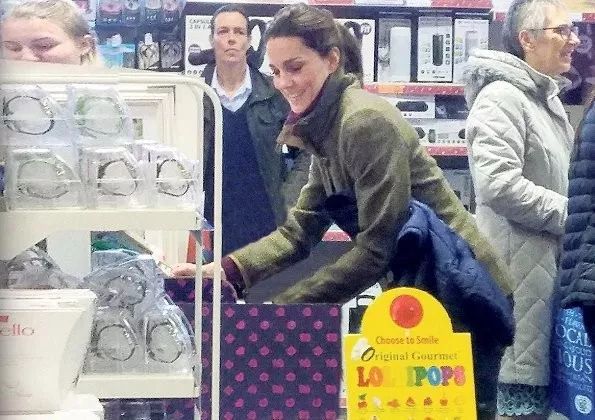 凯特王妃穿衣时髦又节俭,订外卖与自己做饭