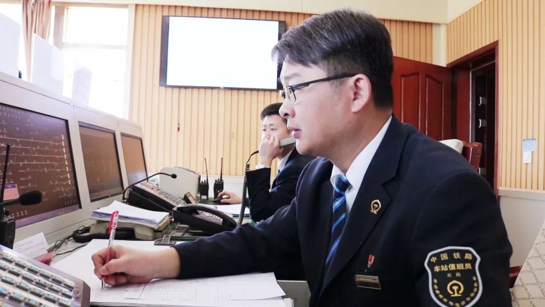 想进铁路考哪个学校,西安铁路职业技术学院靠谱吗