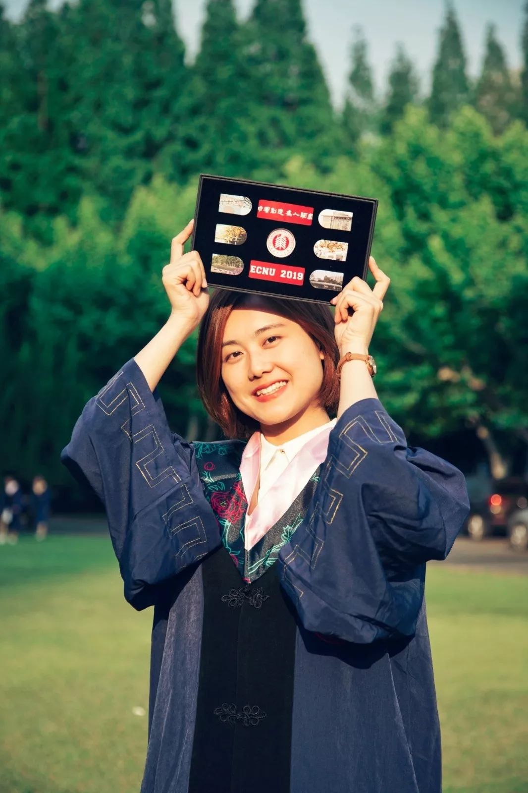 贵州一高校为毕业生定制纪念戒指,最硬核毕业送什么戒指