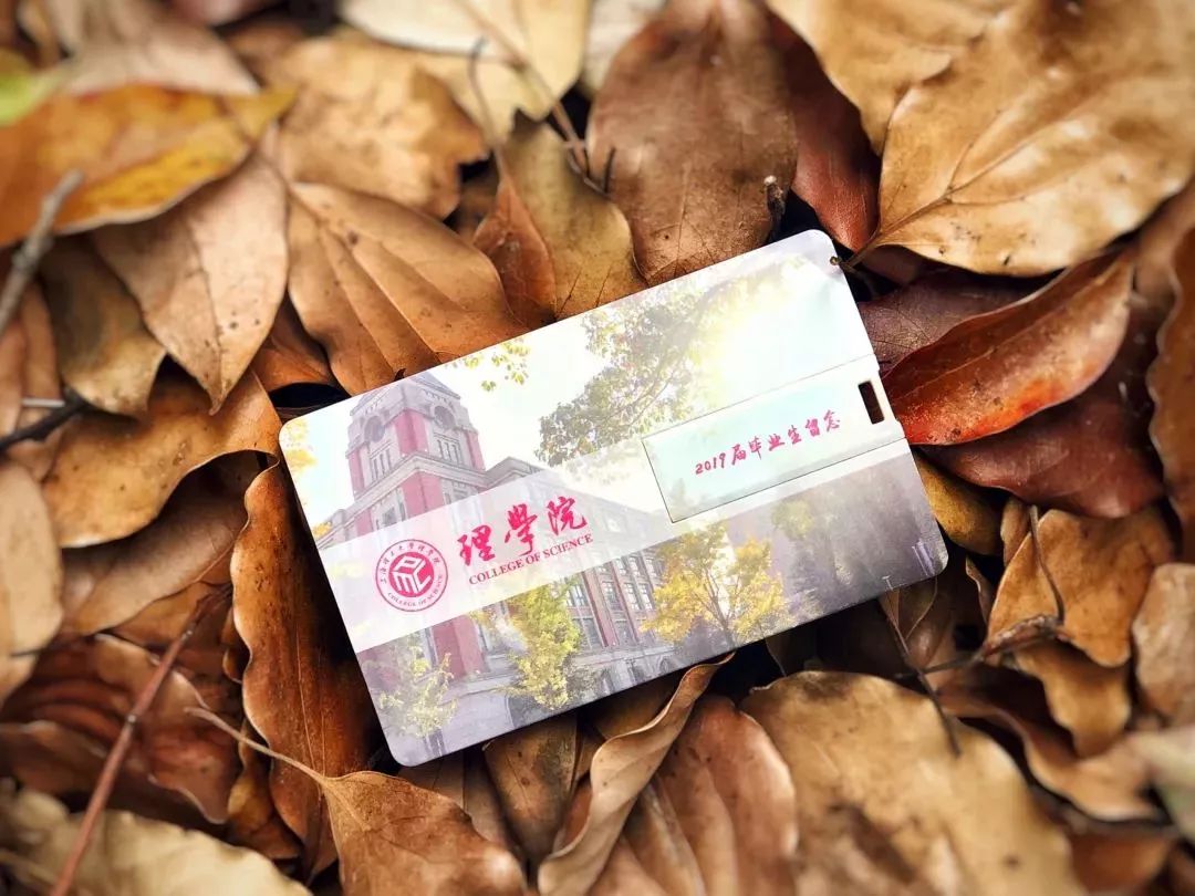 贵州一高校为毕业生定制纪念戒指,最硬核毕业送什么戒指