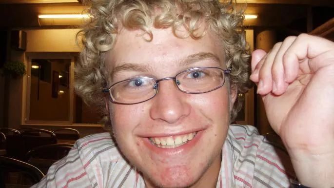 19岁嫩模定价30万,成交后全球配送!暗网操作只有你想不到,没有*兽禽**办不到