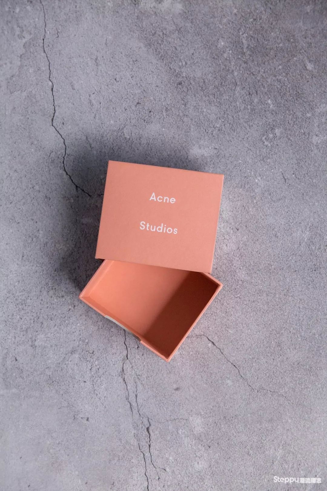 很想问问,你们有收集品牌包装袋或吊牌的癖好吗?