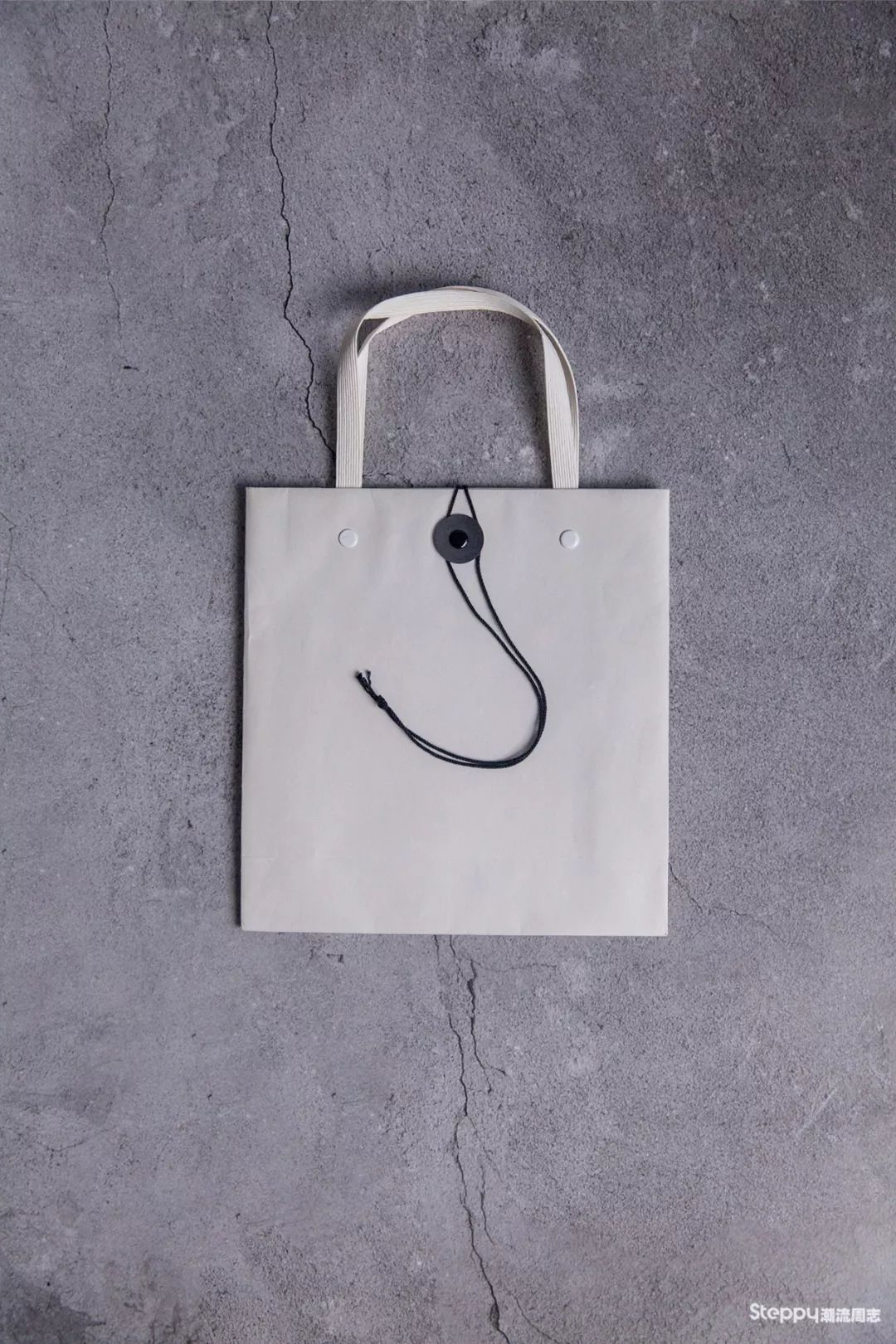 很想问问,你们有收集品牌包装袋或吊牌的癖好吗?