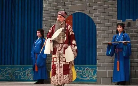 戏曲的调子一样,戏曲的唱腔和动作