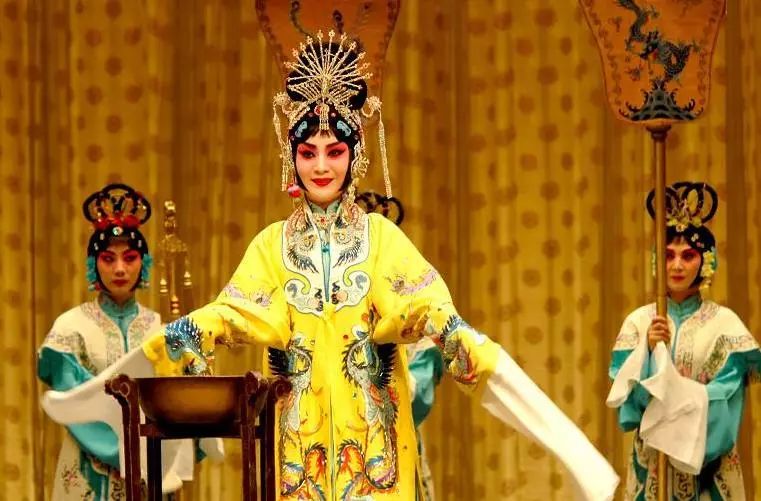 戏曲的调子一样,戏曲的唱腔和动作