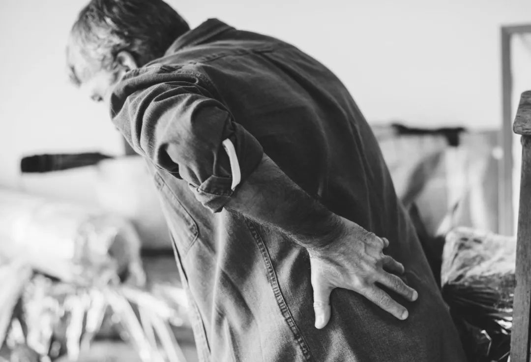 肺癌肩膀疼与肩周炎疼痛有啥区别,肺癌肩膀疼是一直疼还是一阵一阵