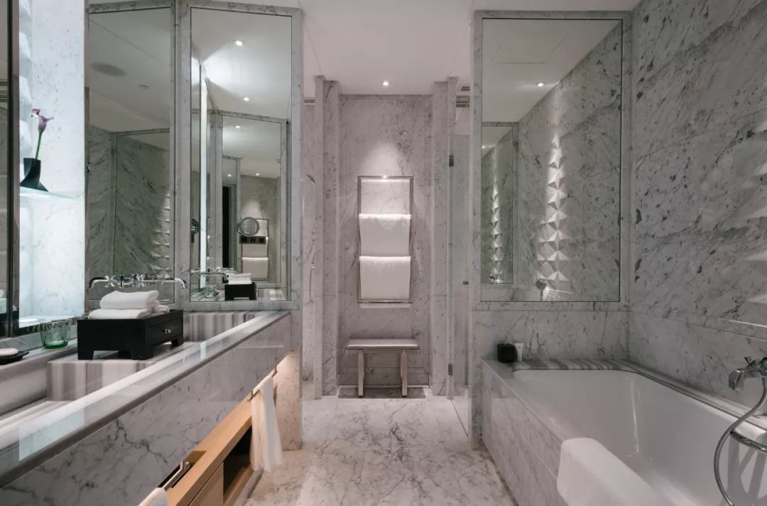 走南闯北头一遭|睡进国际汽联二级赛车场是怎样一种体验？