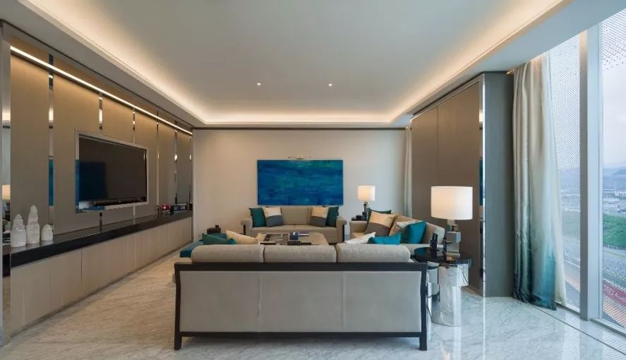 走南闯北头一遭|睡进国际汽联二级赛车场是怎样一种体验？