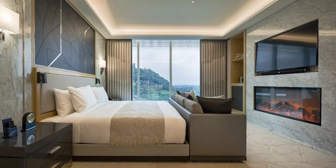 走南闯北头一遭|睡进国际汽联二级赛车场是怎样一种体验？