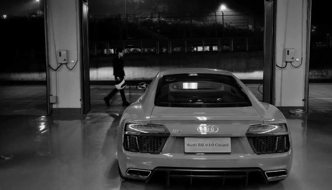 走南闯北头一遭|睡进国际汽联二级赛车场是怎样一种体验？