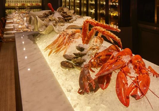 走南闯北头一遭|睡进国际汽联二级赛车场是怎样一种体验？