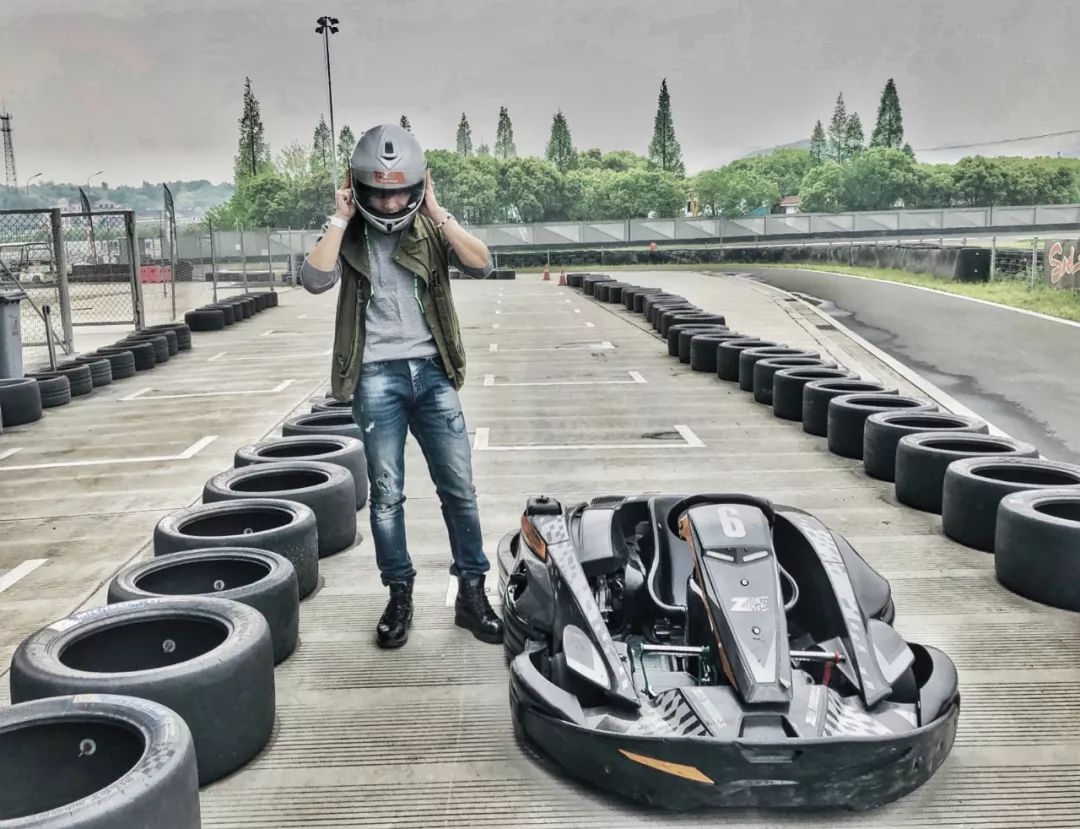 走南闯北头一遭|睡进国际汽联二级赛车场是怎样一种体验？