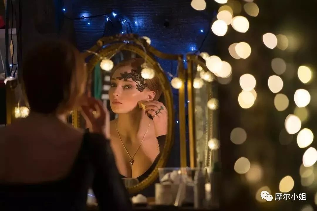 从“三傻”到“黑凤凰”，SophieTurner的成名之路原来这么坎坷？