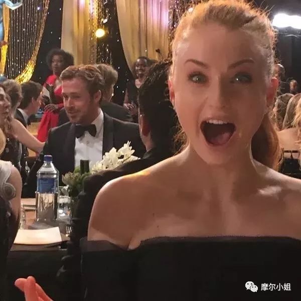 从“三傻”到“黑凤凰”，SophieTurner的成名之路原来这么坎坷？
