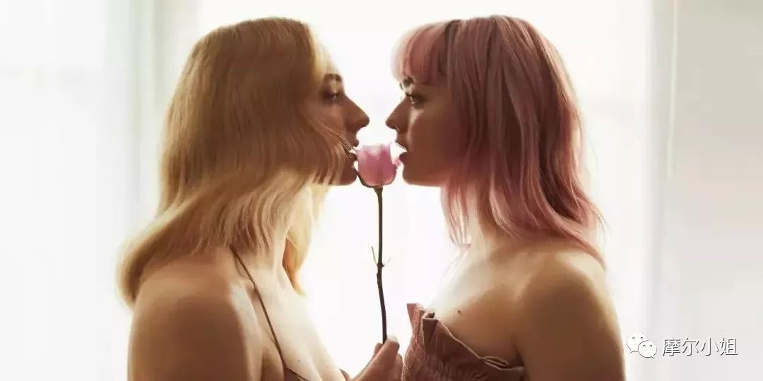 从“三傻”到“黑凤凰”，SophieTurner的成名之路原来这么坎坷？