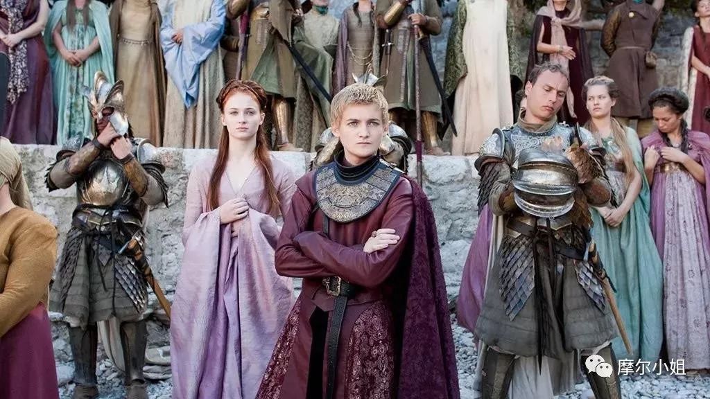 从“三傻”到“黑凤凰”，SophieTurner的成名之路原来这么坎坷？