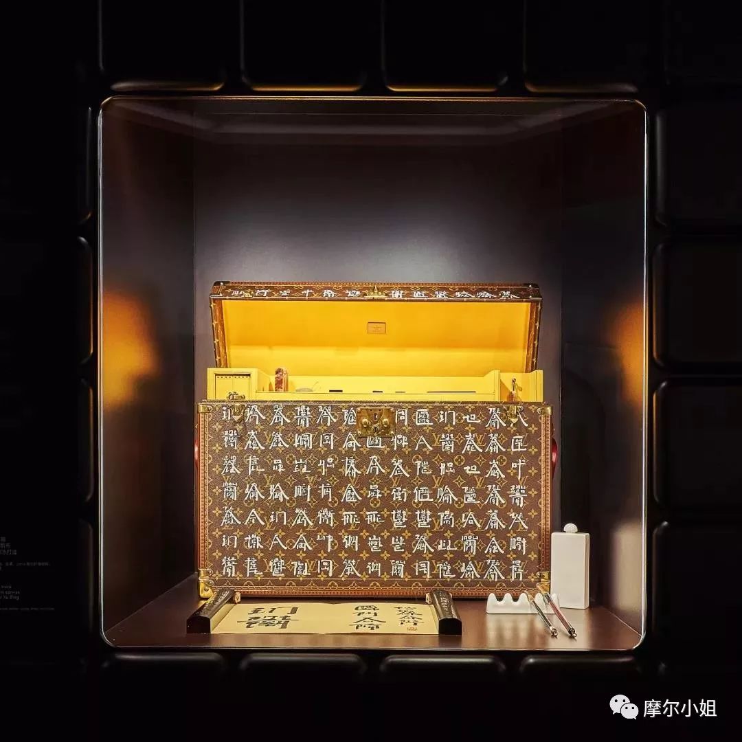 从“三傻”到“黑凤凰”，SophieTurner的成名之路原来这么坎坷？